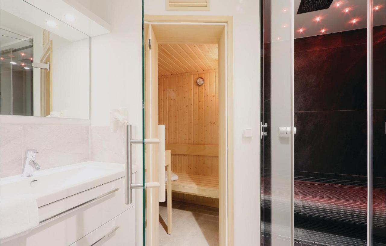 2 Bedroom Stunning Apartment In Luebeck Travemuende エクステリア 写真